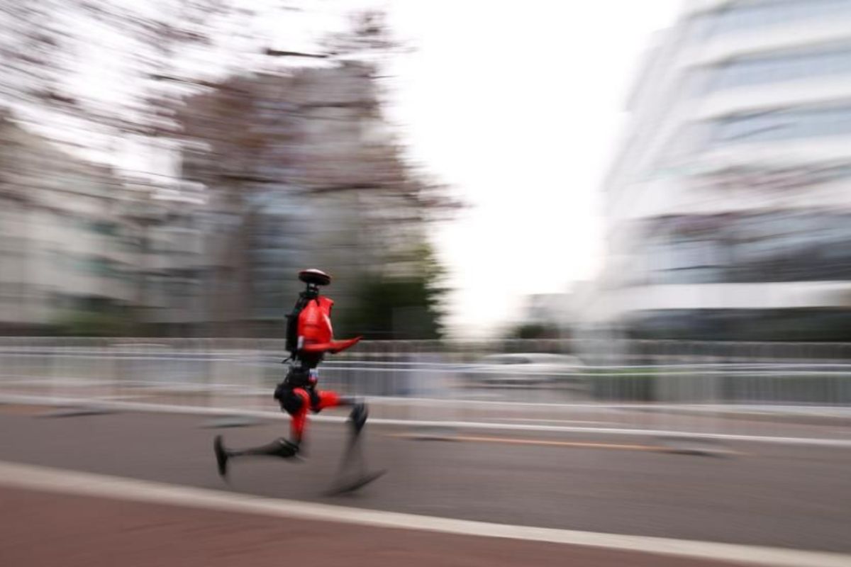 Humanoid robots showcase autonomy at Beijing half marathon