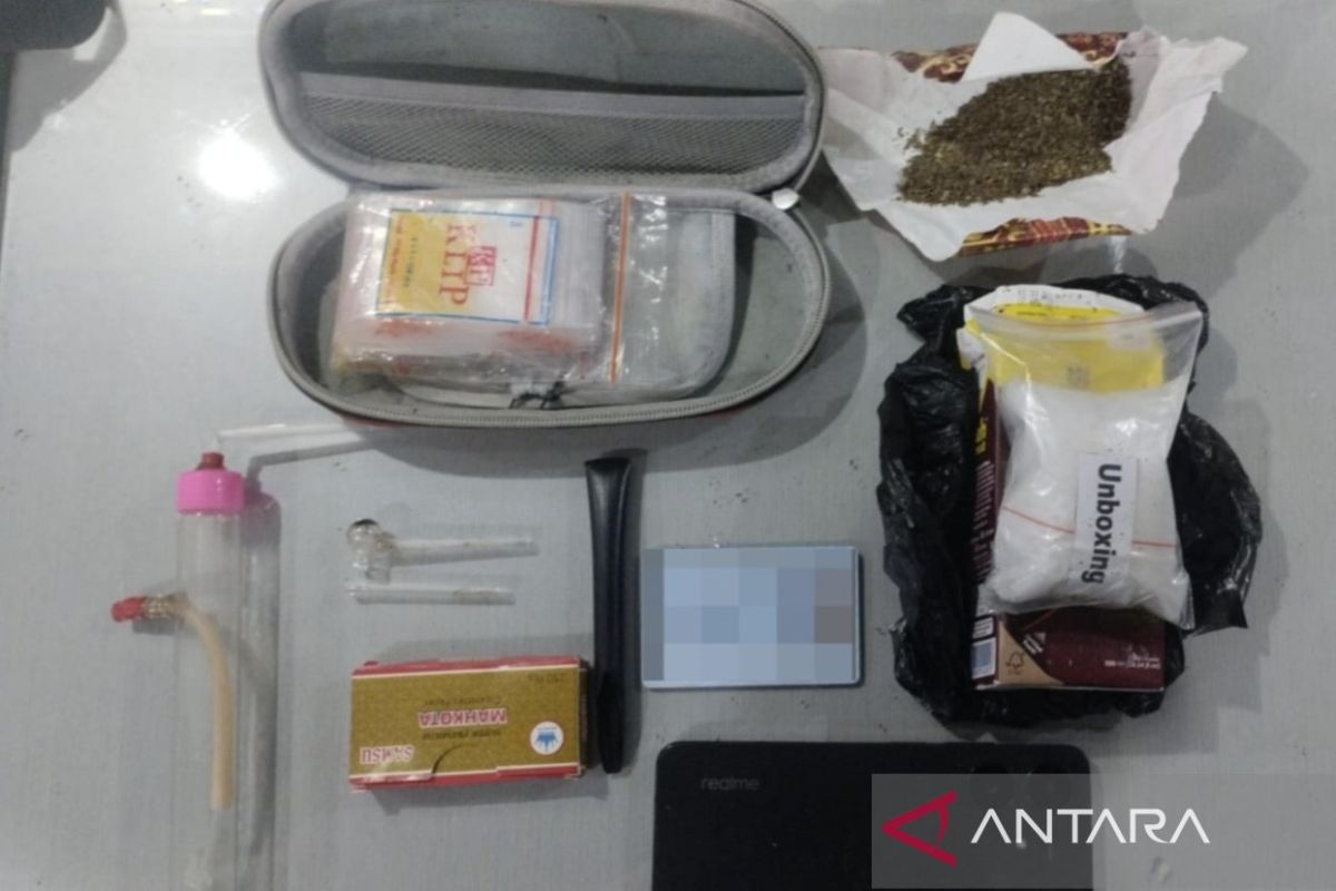 Polda Metro Jaya gagalkan peredaran jenis sabu dan ganja di Jakbar