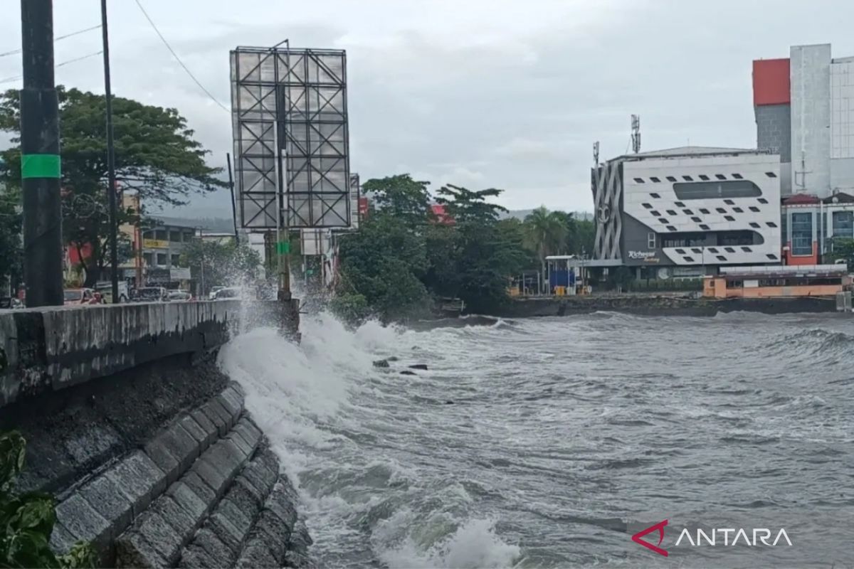 BMKG ingatkan potensi banjir pesisir di sebagian wilayah Maluku