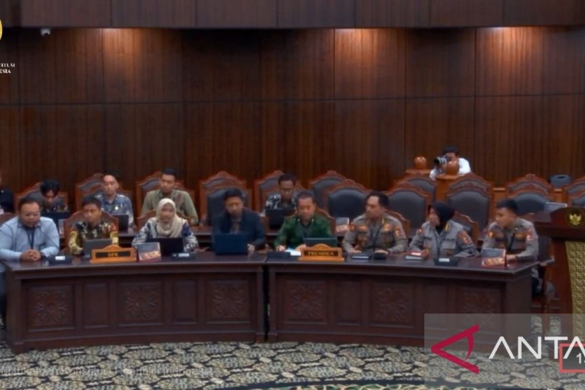 Kuasa hukum DPR dan Presiden tunda beri keterangan uji materi UU Polri