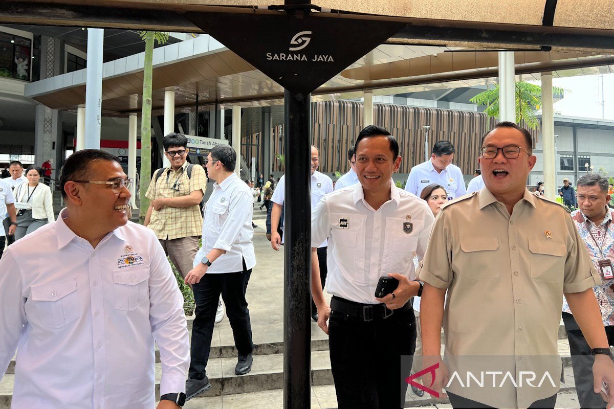 AHY: Kereta api jadi solusi tekan kendaraan ODOL