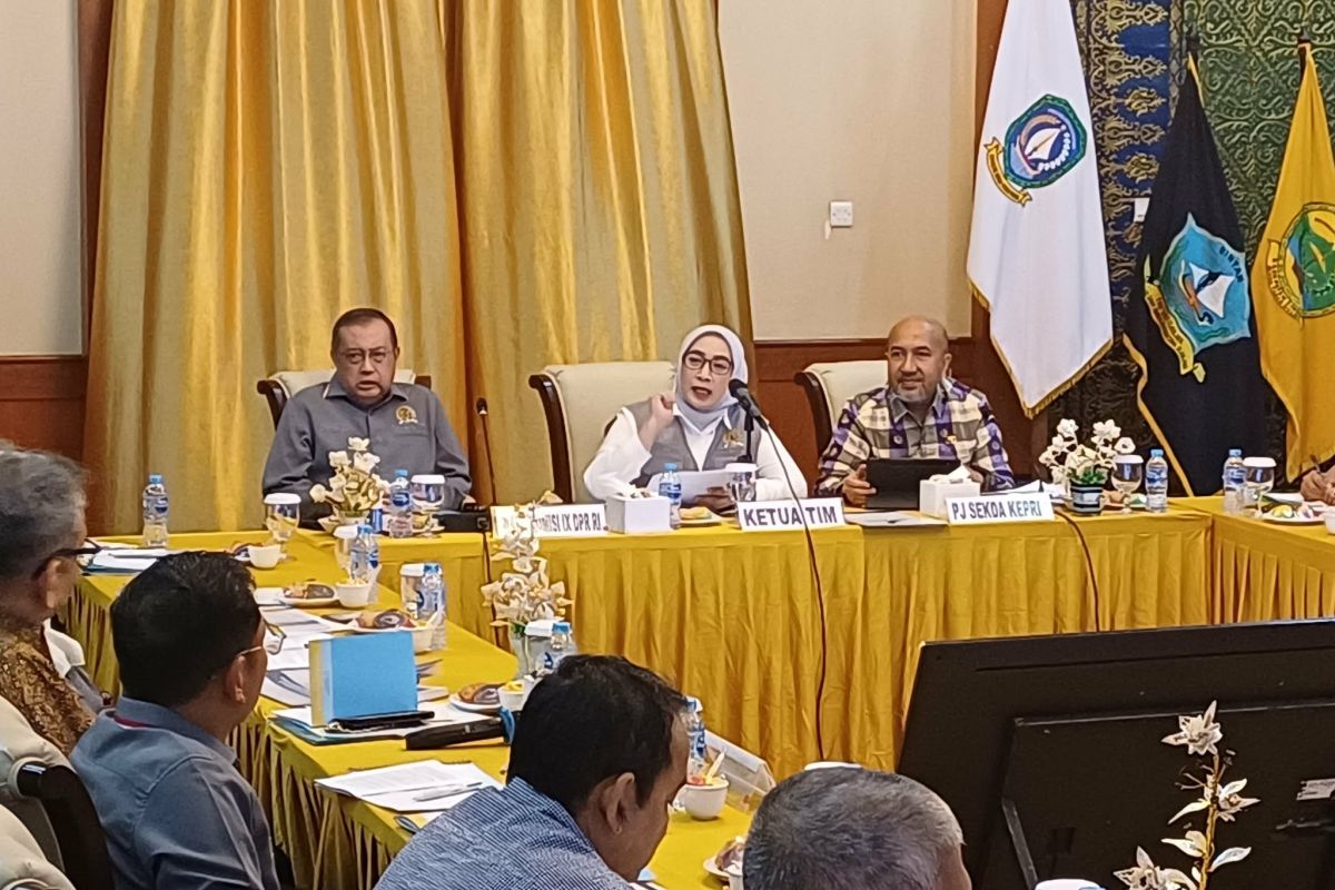 Legislator imbau warga Kepri ikuti prosedur bekerja di luar negeri