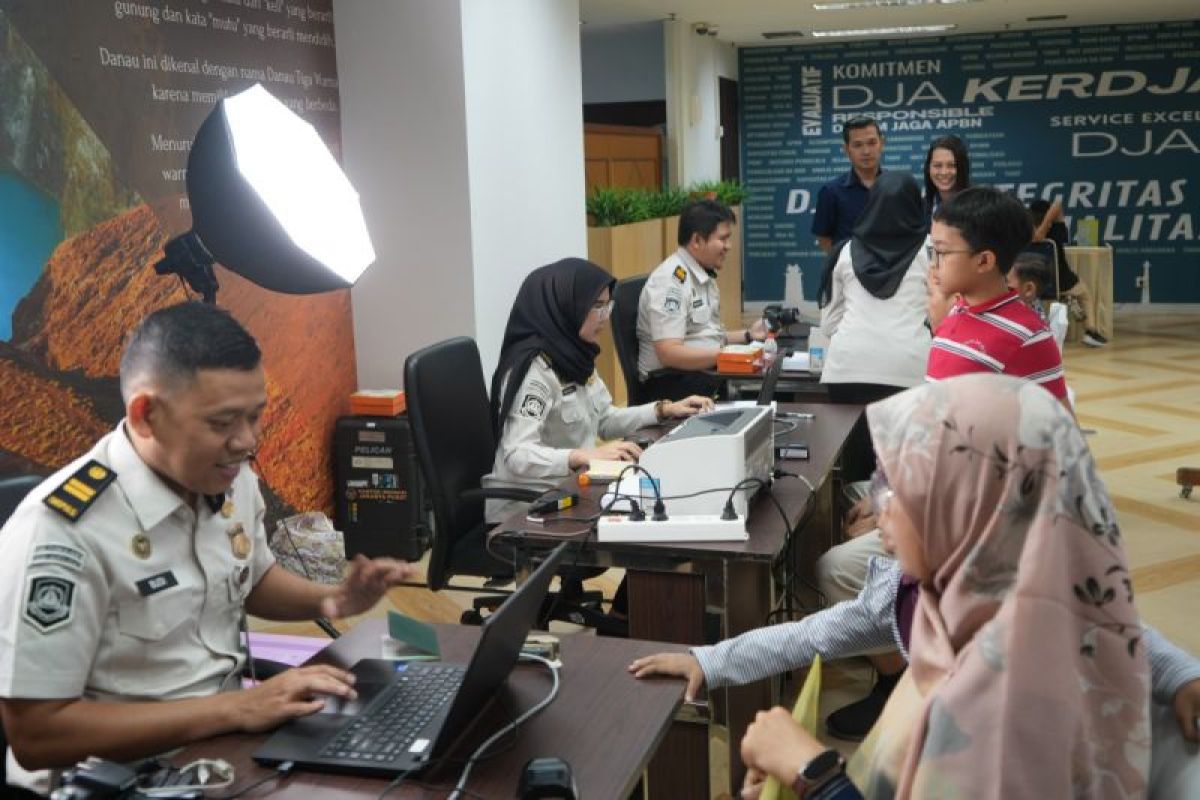 Imigrasi Jakpus layani 300 pemohon pada program "Eazy Paspor"