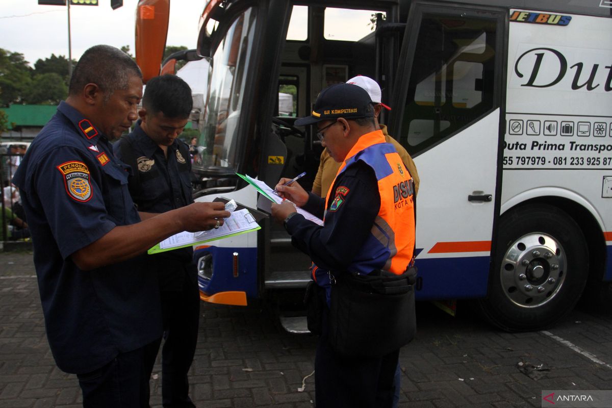 Pemeriksaan kelayakan armada bus jamaah calon haji
