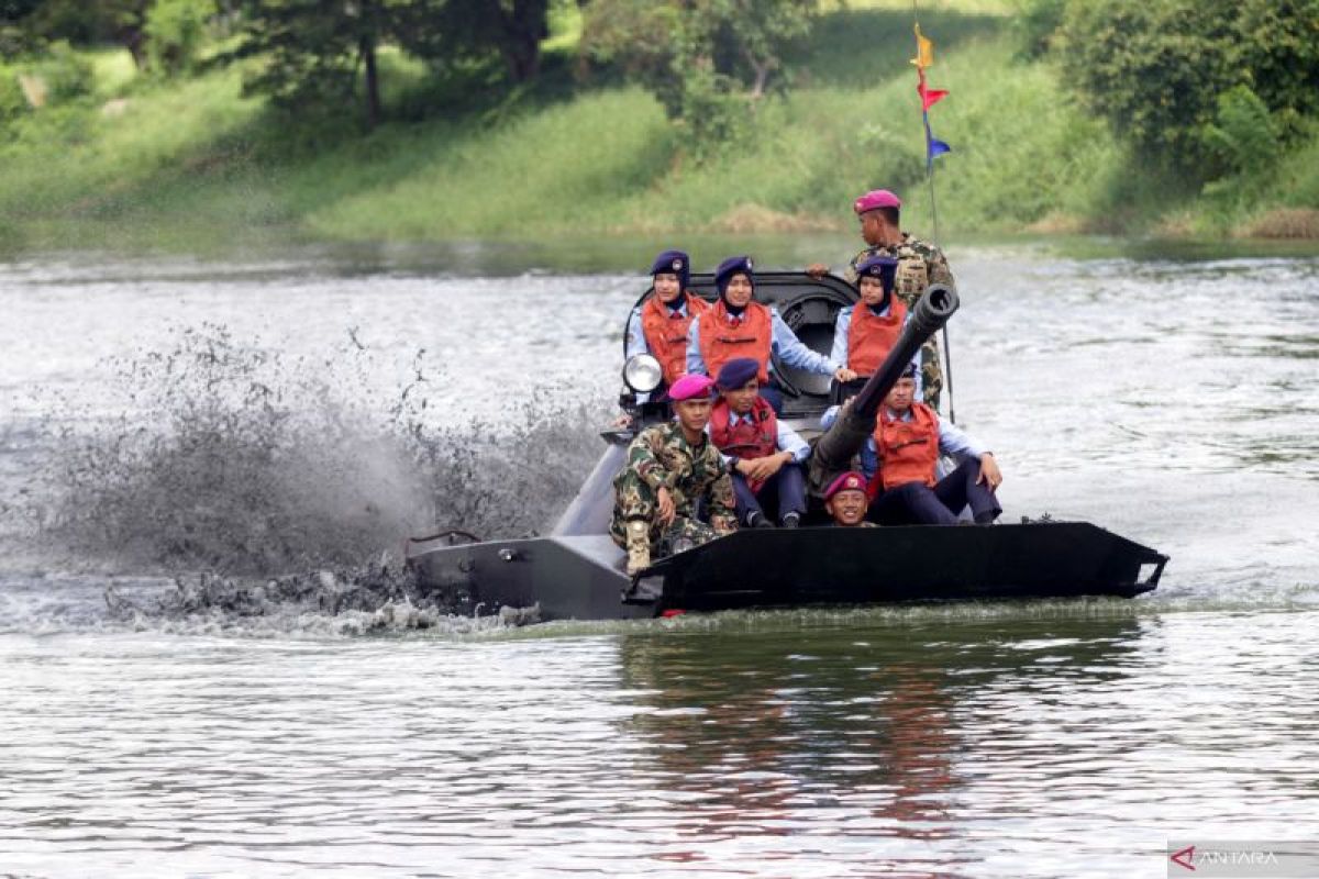 Pameran alutsista Korps Marinir