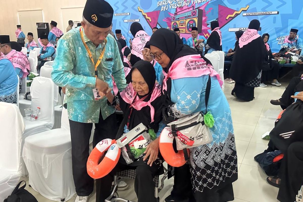 424 calon haji Pekanbaru berangkat ke Tanah Suci dari Batam Jumat pagi