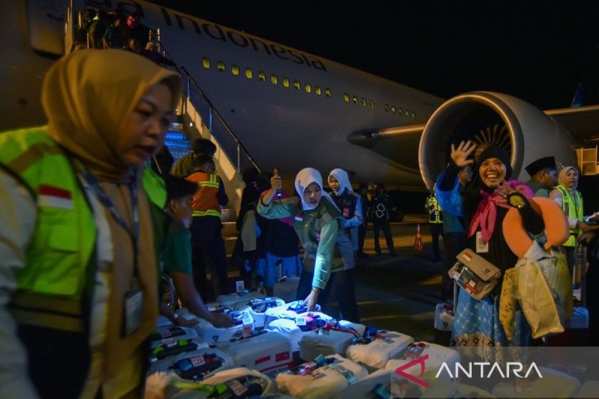Resmi dilepas! Ribuan Jamaah calon haji Sumbar dan Bengkulu siap menuju tanah suci