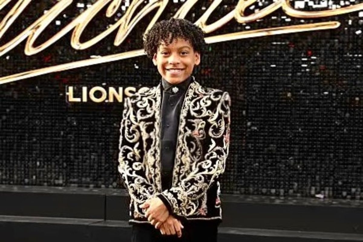 Jaket buatan desainer Winnie Aoki dipakai oleh pemeran film Michael