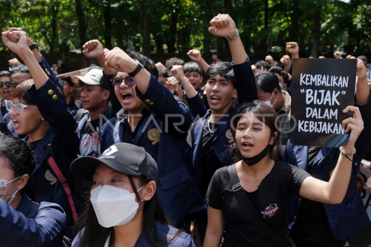 Aksi mahasiswa serukan Bali Darurat Sampah