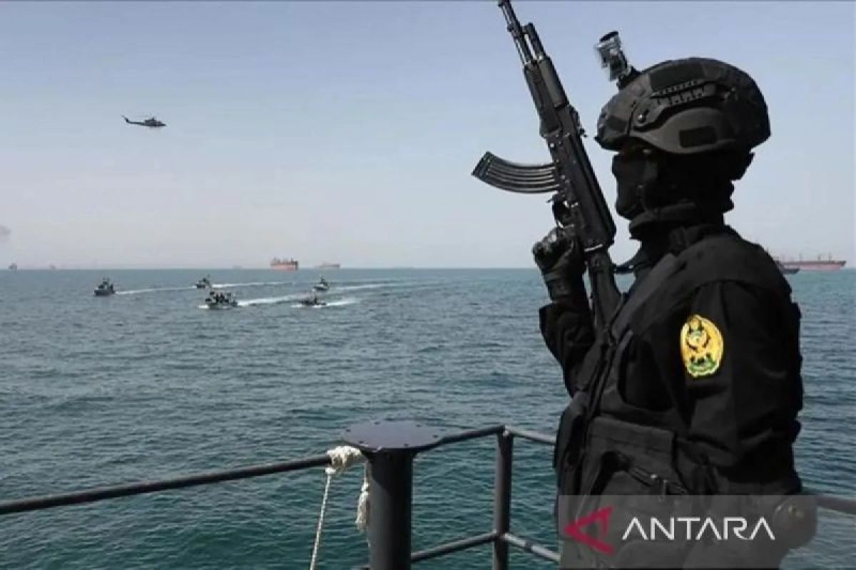 IRGC tahan dua kapal kargo komersial di Selat Hormuz