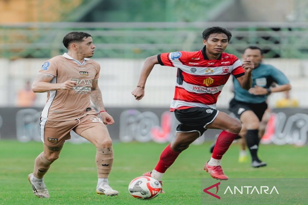 Ricky Kambuaya bawa Dewa United bungkam Madura United 