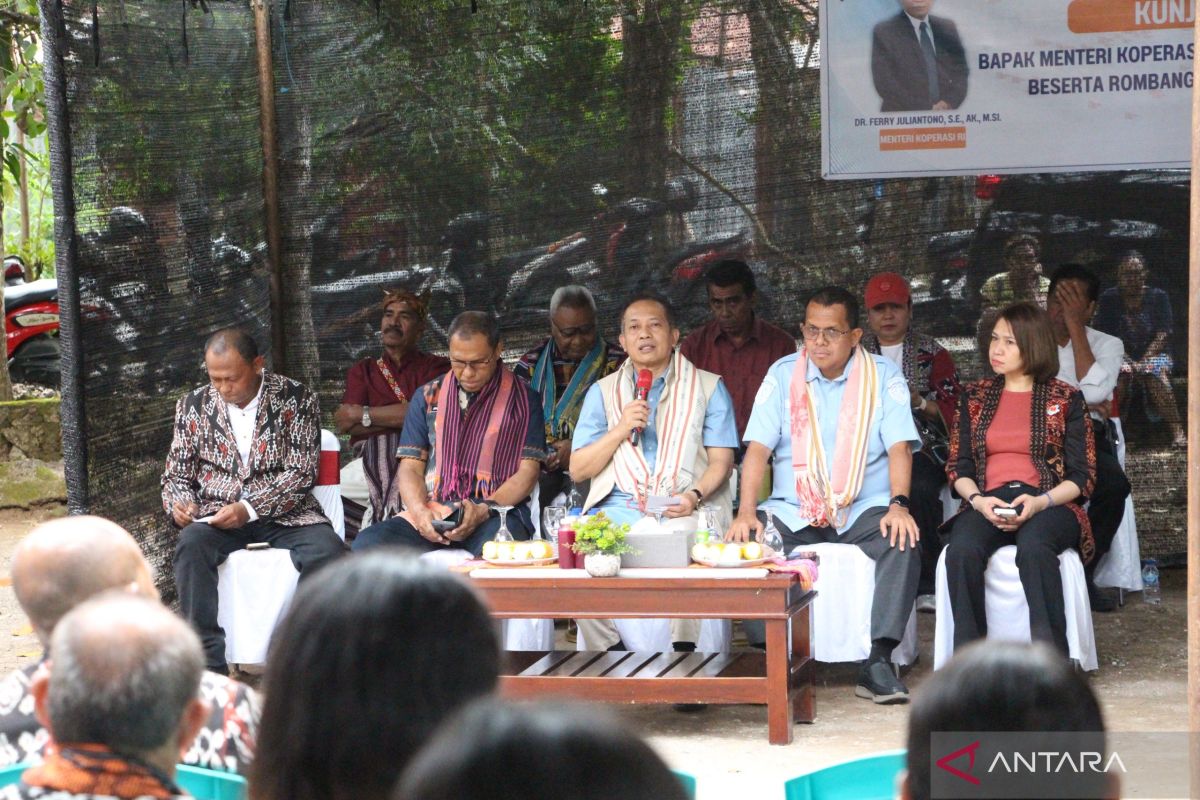 Menkop Ferry jadi anggota luar biasa Koperasi Merah Putih di Kupang