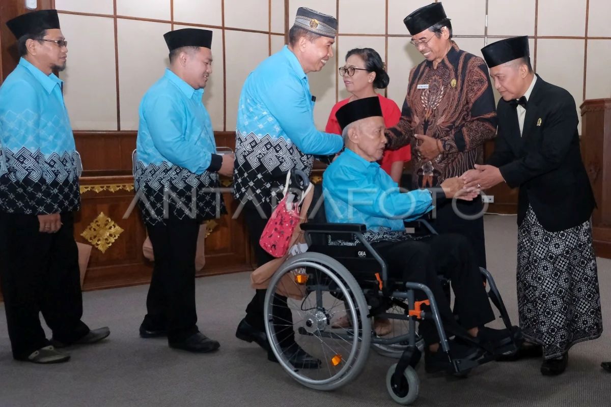 Melepas jamaah calon haji asal Bali