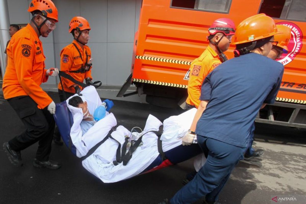 Simulasi mitigasi bencana gempa bumi di Surabaya