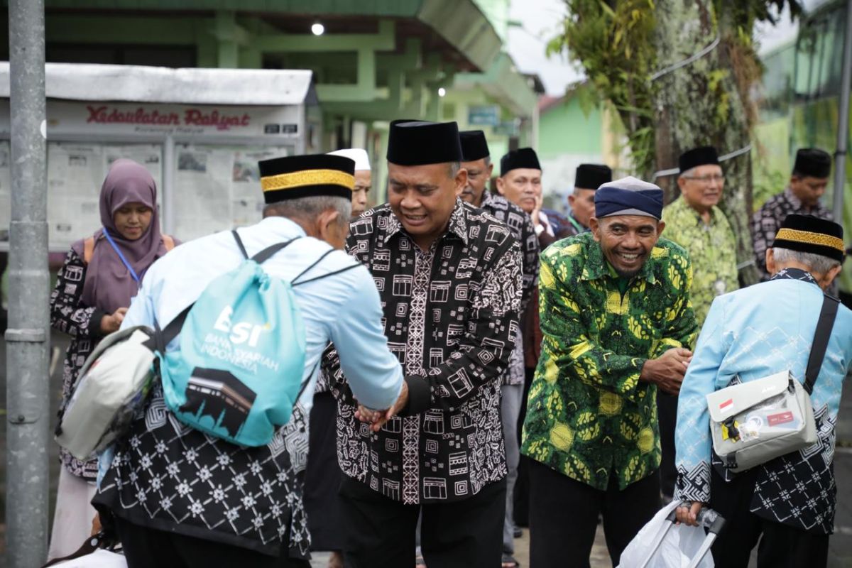 Bupati lepas jamaah calon haji Kabupaten Sleman