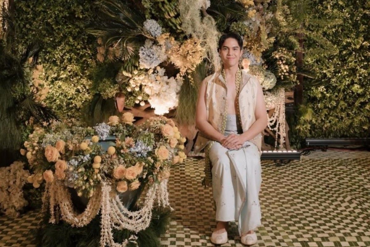 El Rumi kenakan rompi terinspirasi era Regency dari Didiet Maulana