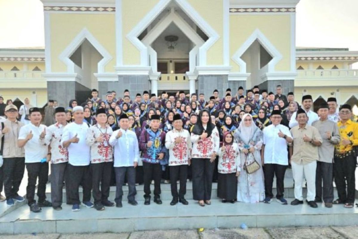 Calon haji termuda Murung Raya berusia 18 tahun dan tertua 69 tahun