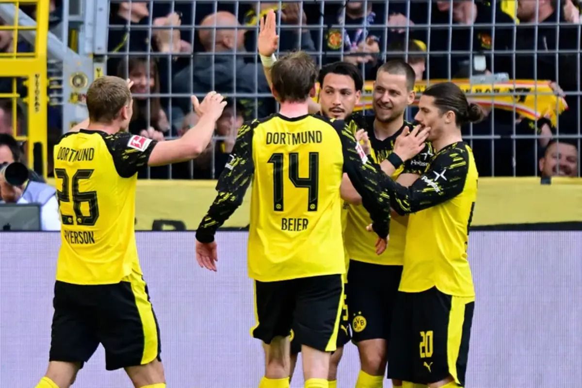 Dortmund mantap di peringkat dua setelah cukur Freiburg 4-0