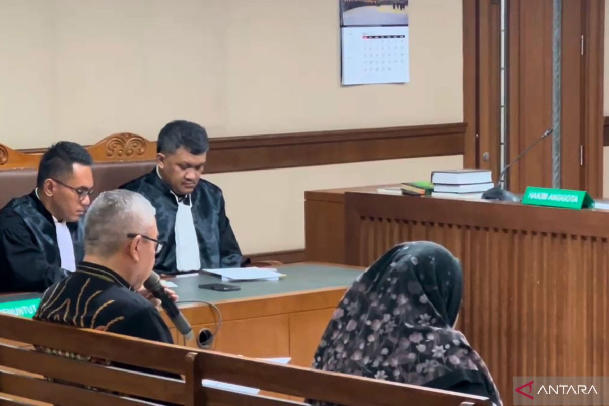 Eks Direktur Pertamina minta dibebaskan dari kasus korupsi LNG