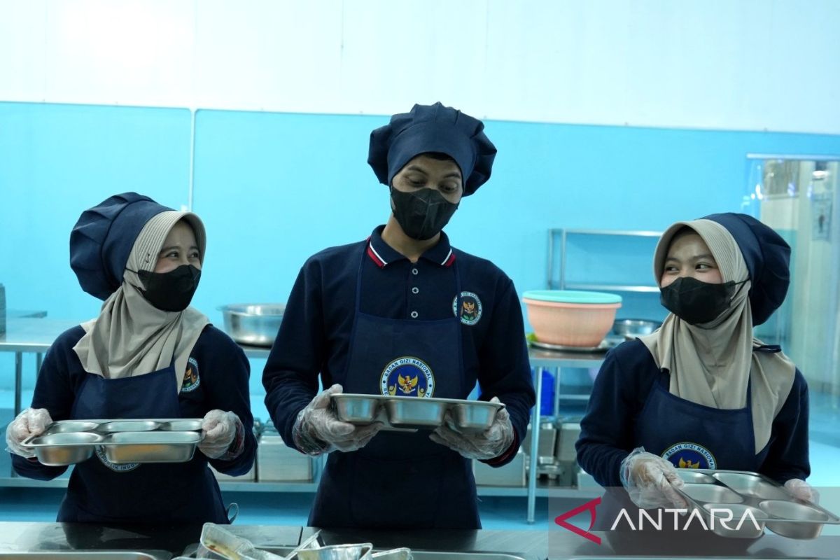 Karyawan SPPG di Bogor berhasil menabung untuk menikah berkat MBG