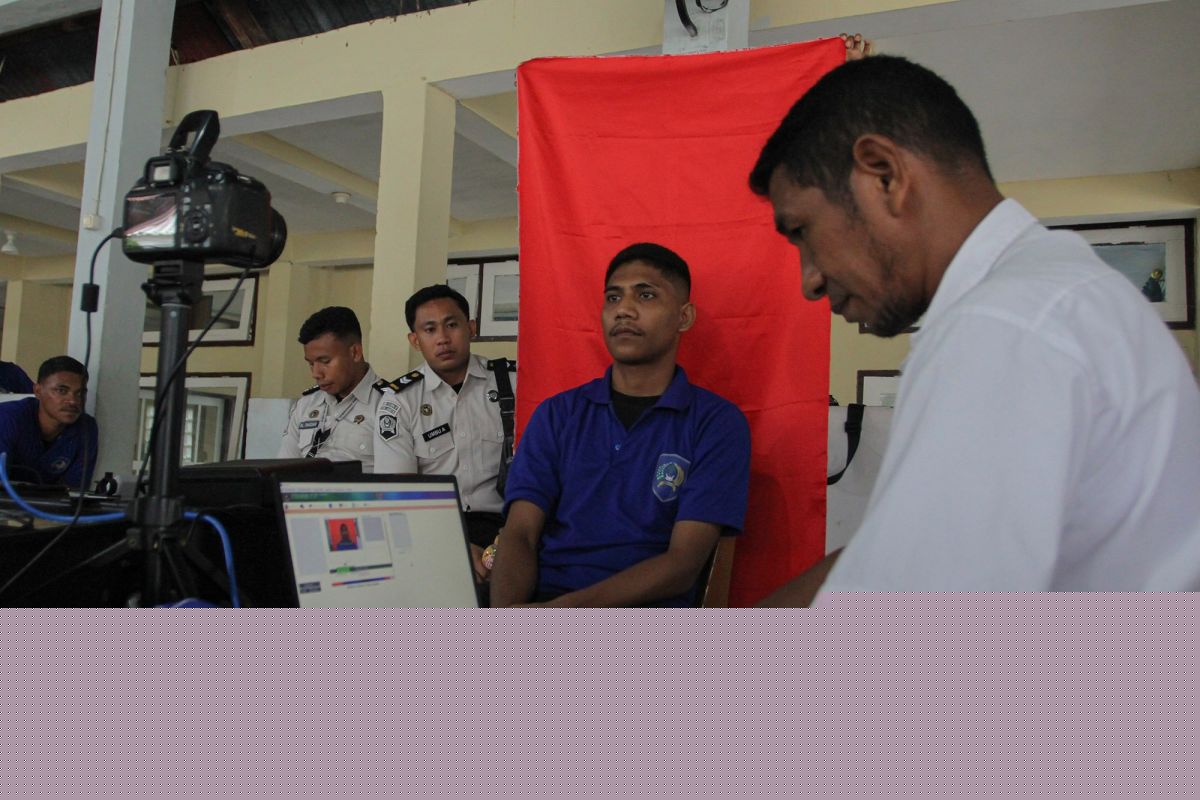 Melihat proses perekaman KTP elektronik warga binaan di Rutan Larantuka