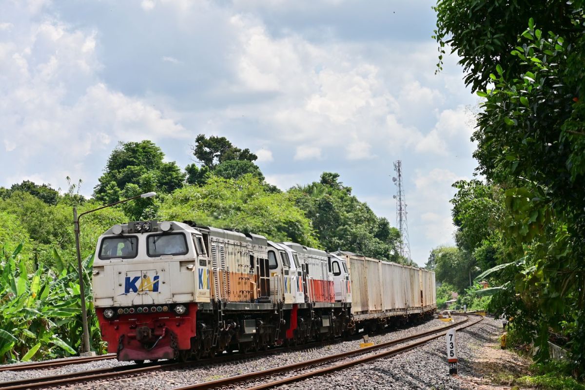 Distribusi Terjaga dan Kapasitas Besar, KAI Angkut 1.950 Ton Pupuk pada Triwulan I 2026