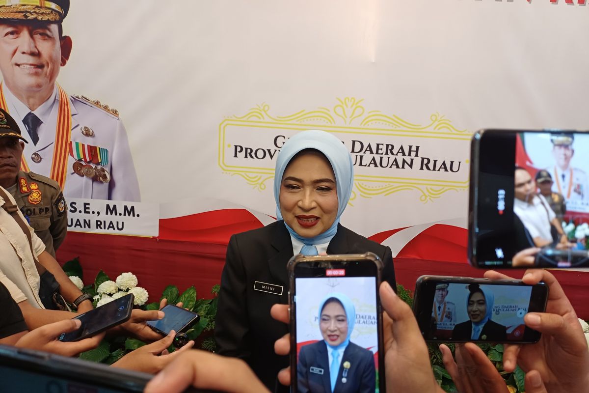 Gubernur Kepri lantik Misni sebagai Sekda perempuan pertama