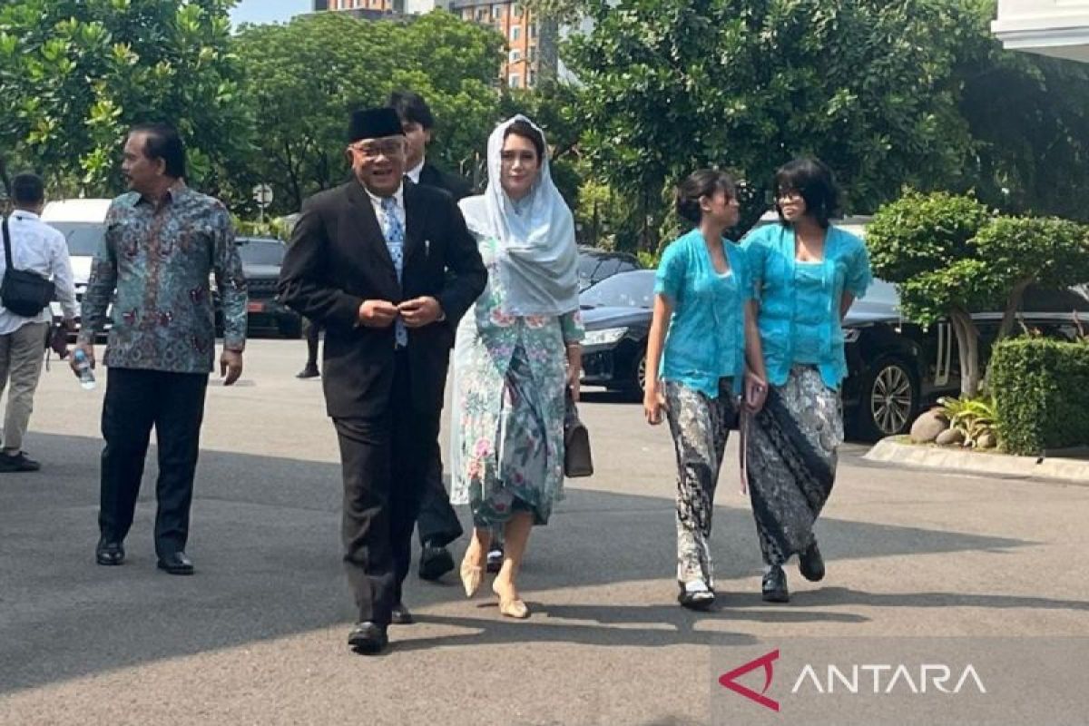 Dilantik Menteri LH, Jumhur Hidayat pimpin konvoi motor di Hari Buruh