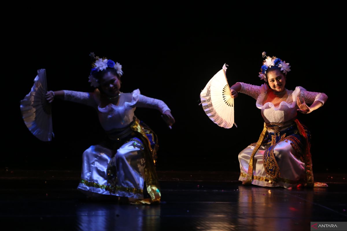 Peringatan Hari Tari Sedunia di Surabaya