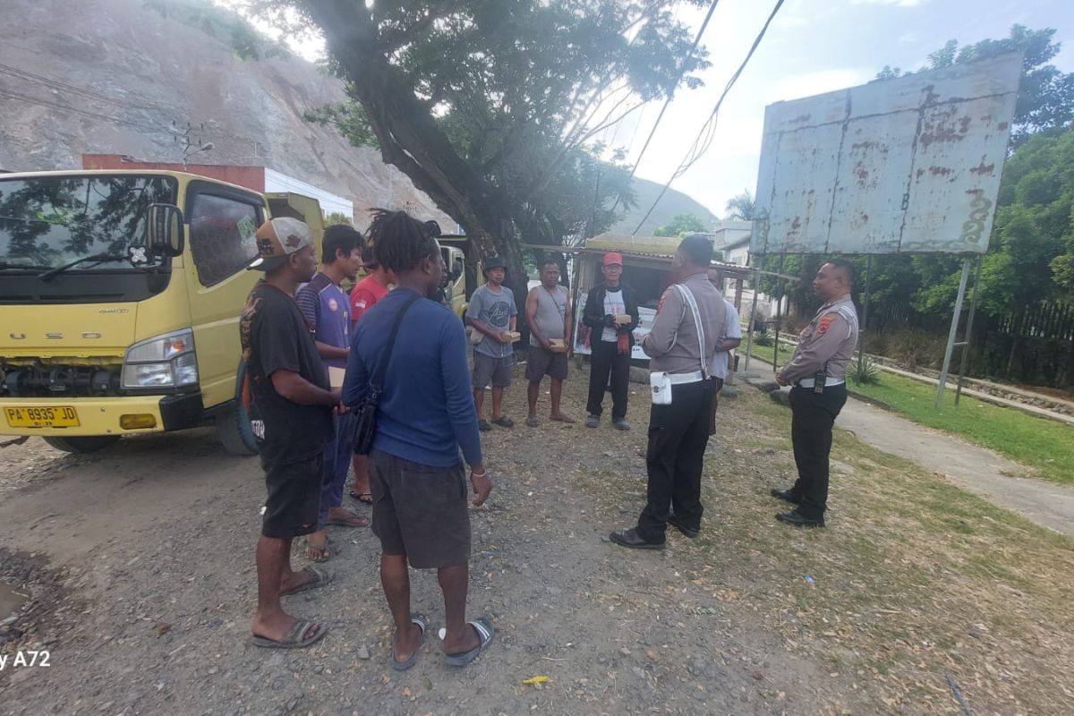 Polres Jayapura sosialisasi keselamatan berlalu lintas bagi sopir truk