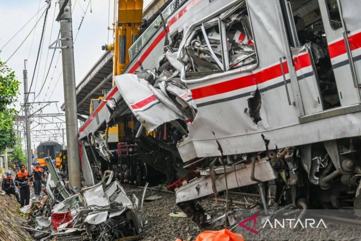 Korban tewas kecelakaan KRL bertambah menjadi 16 orang