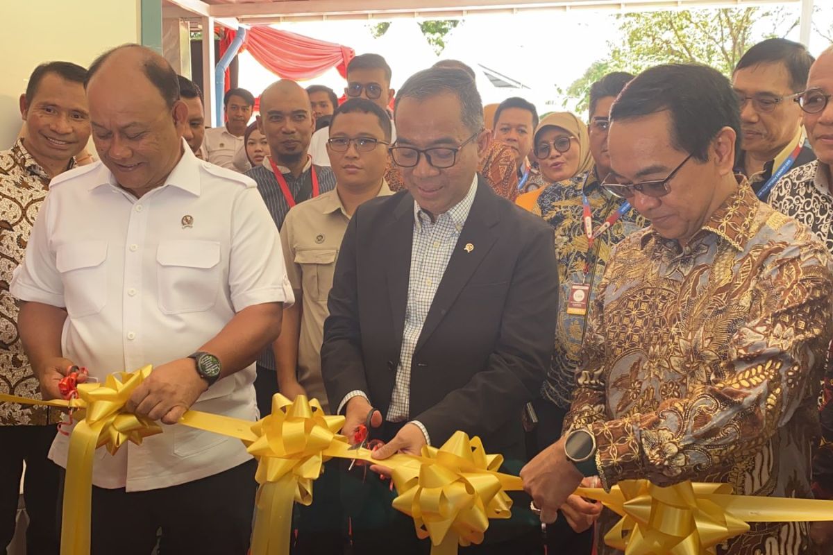 Mendiktisaintek dan Kepala BGN resmikan Dapur MBG Unhas