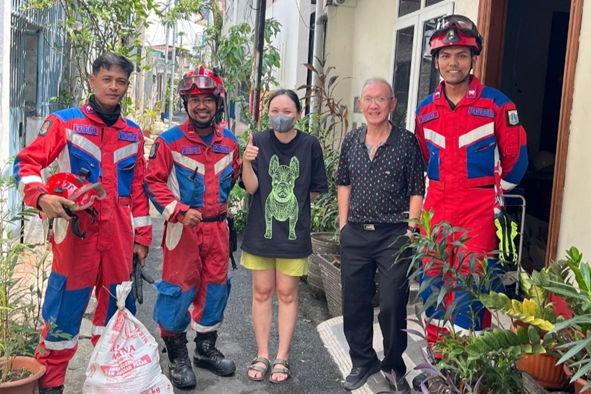 Piton empat meter masuk rumah warga di Tambora Jakbar