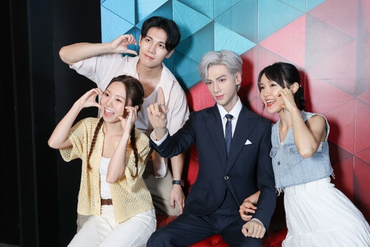 Madame Tussauds Hong Kong Hadirkan Patung Lilin Dua Bintang Tiongkok, Hua Chenyu dan Luo Yunxi