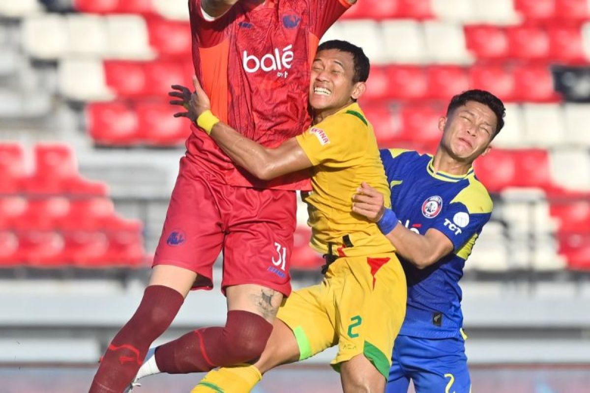 Arema FC berpisah dengan kiper Lucas Frigeri