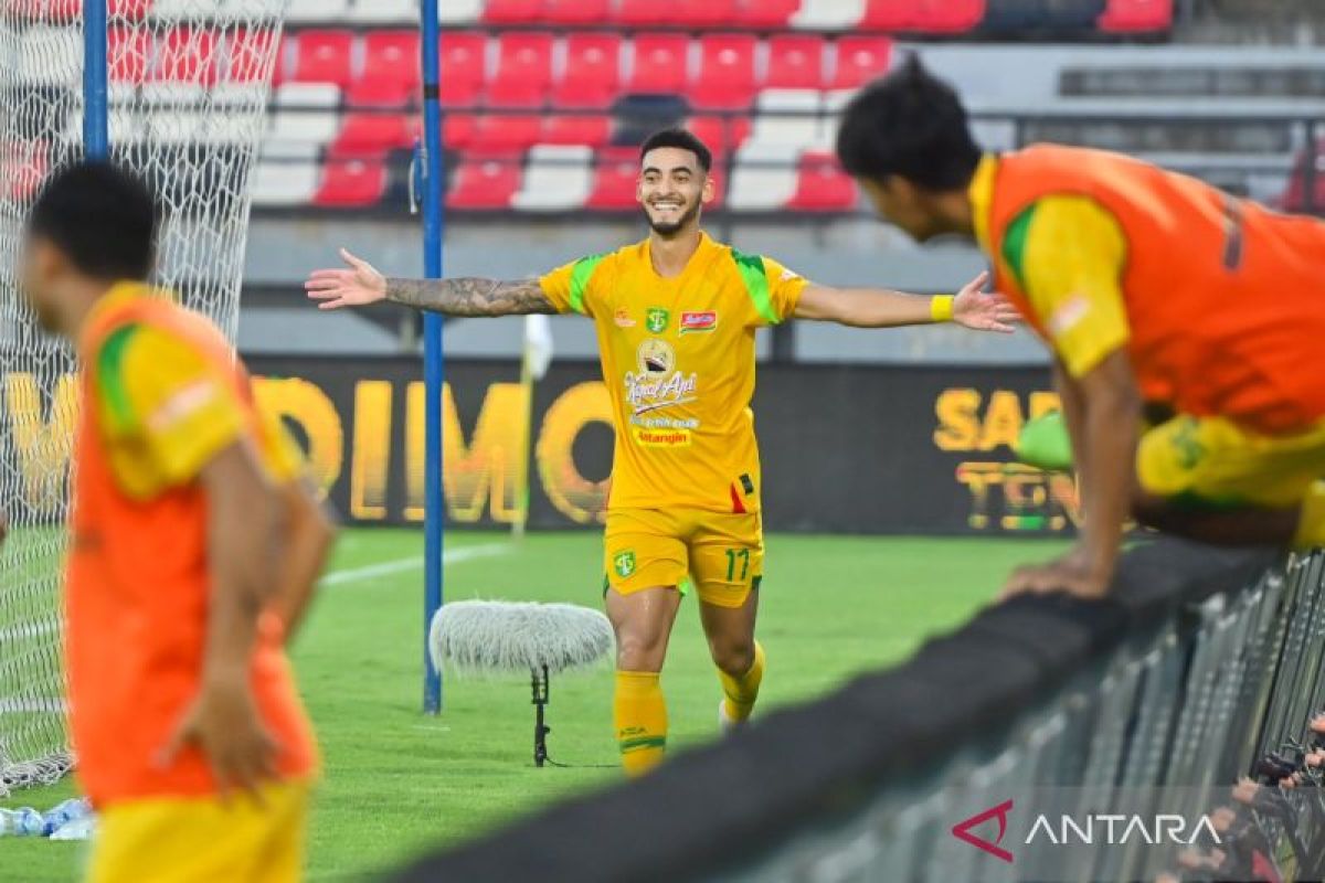 Persebaya perpanjang kontrak Jefferson Silva