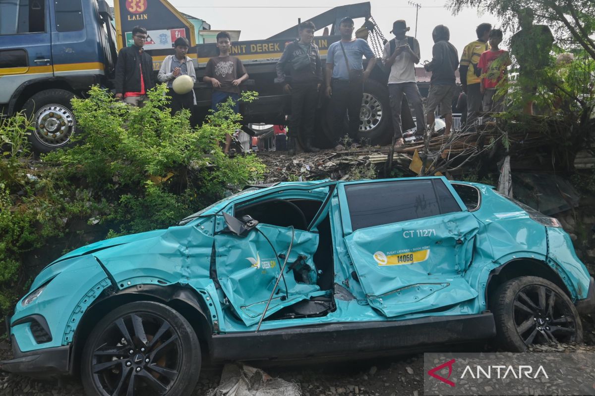 Pakar beberkan kemungkinan penyebab taksi listrik mogok di rel KA