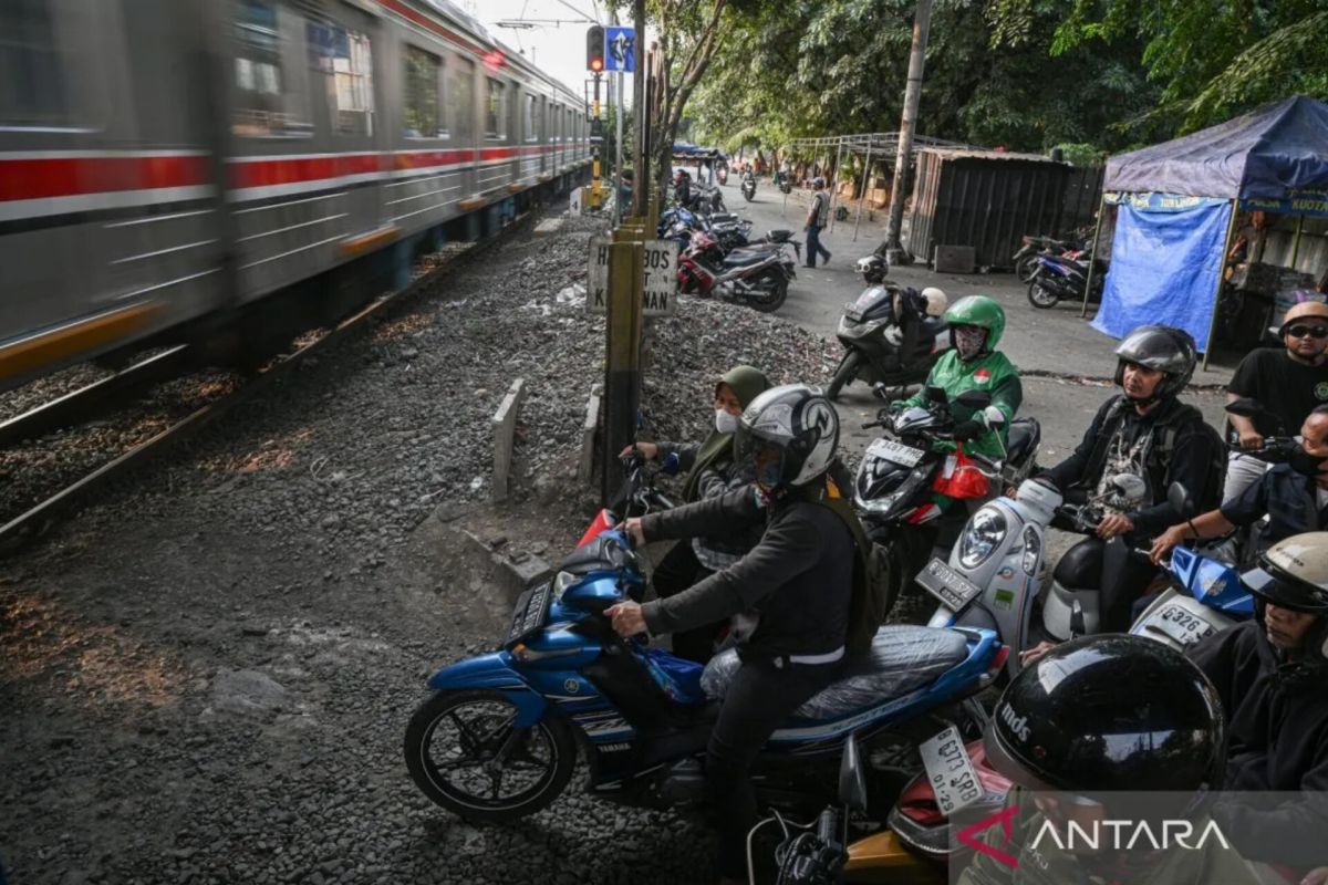Rano sebut perlintasan kereta di Jakarta harus dievaluasi