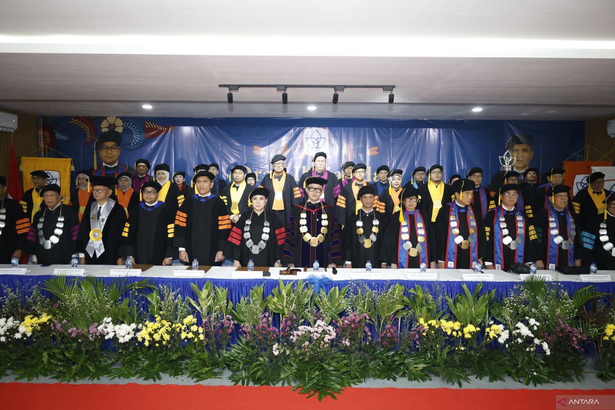 Perkuat kualitas riset, President University kukuhkan tiga guru besar