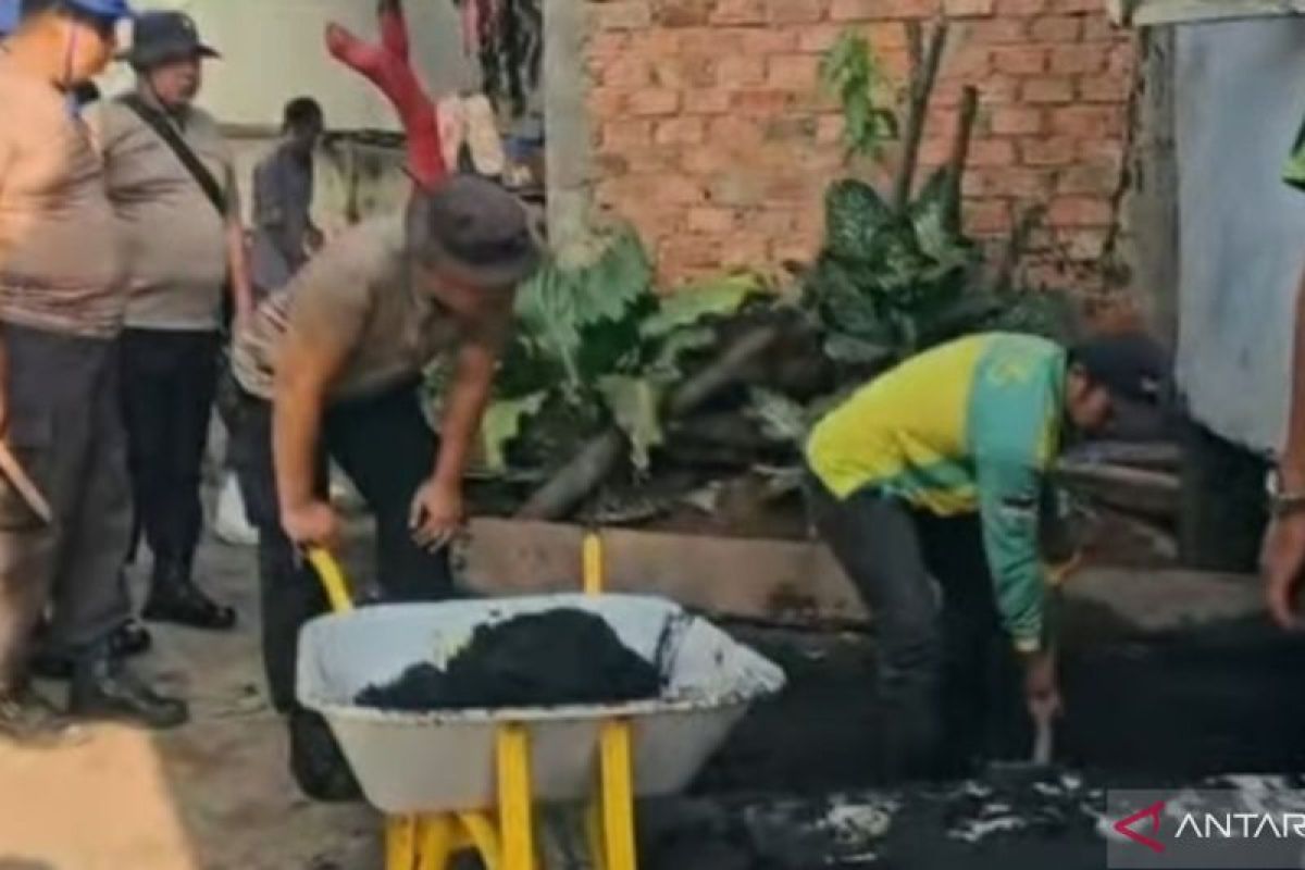 Cegah banjir, Polrestabes Palembang inisiasi gotong royong bersihkan drainase