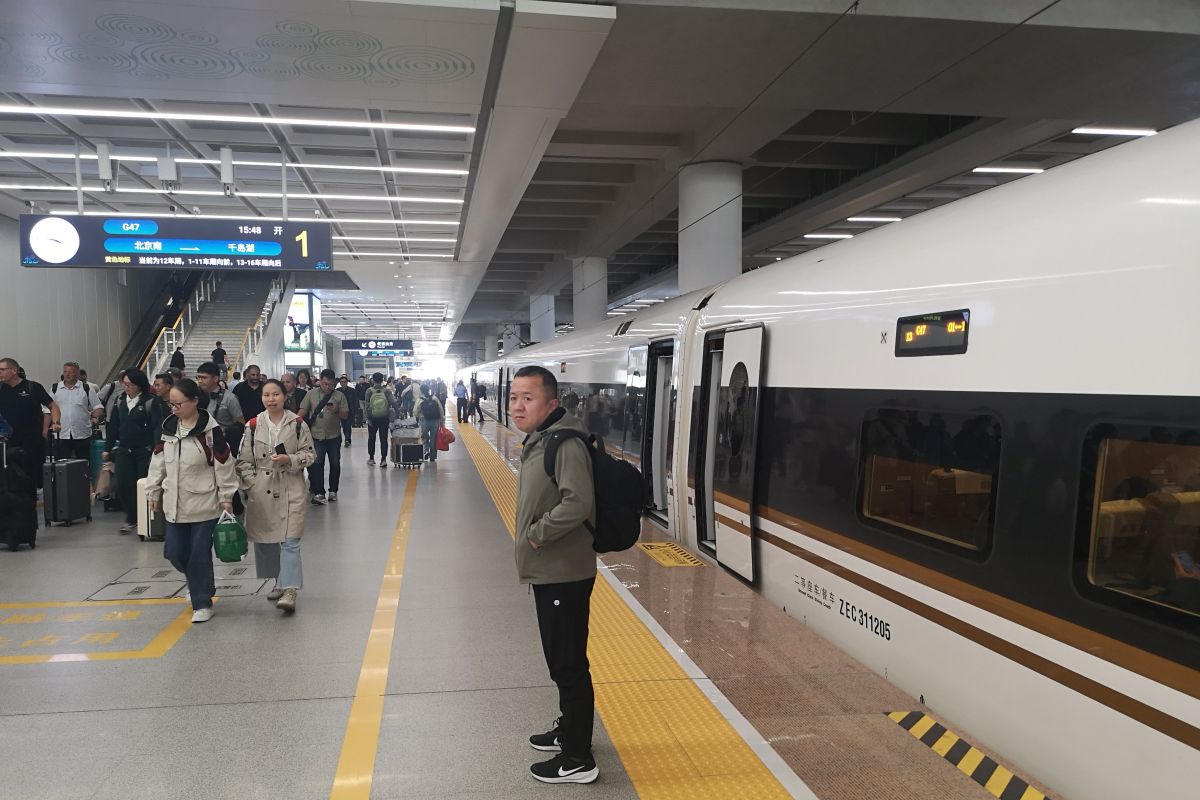 Sensasi membelah jalur Beijing-Hangzhou dengan kecepatan 100 kmj