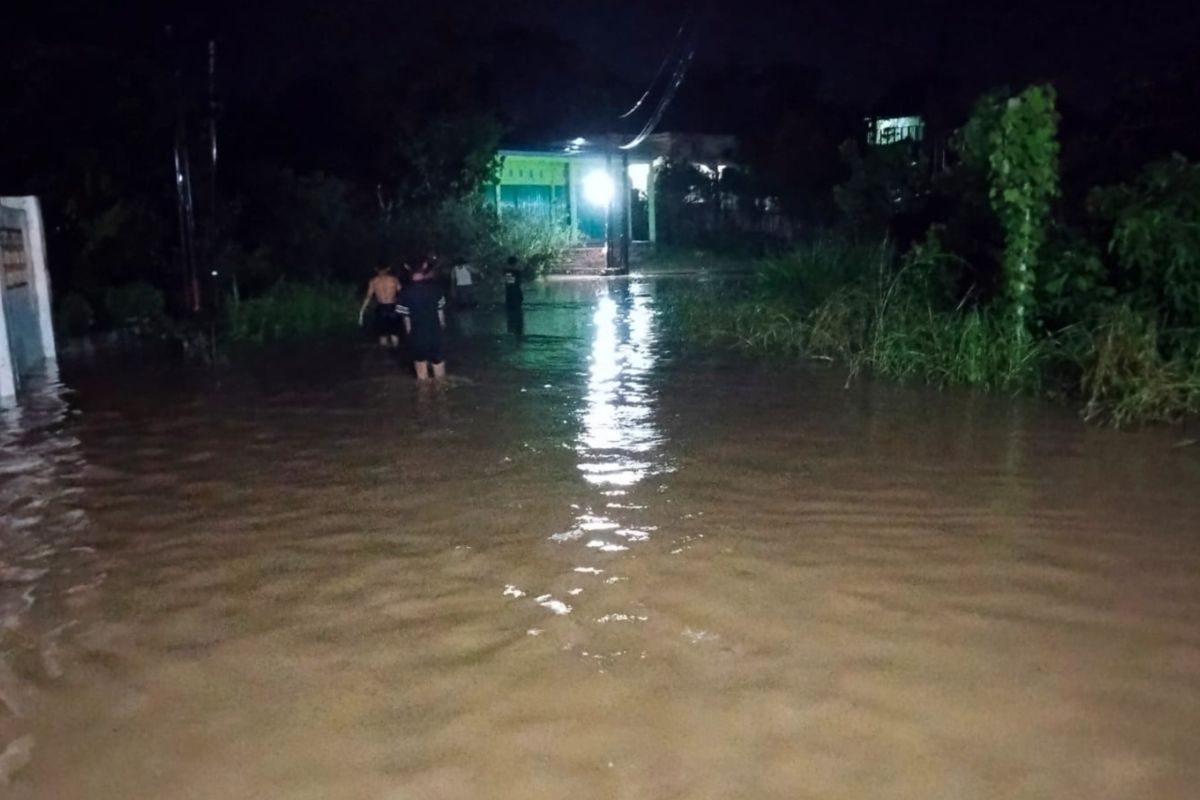Hujan deras dini hari, 3 desa di Kabupaten OKU Sumsel terendam banjir