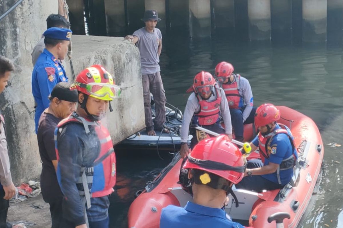 Tim gabungan temukan korban tenggelam di aliran BKT Jakut