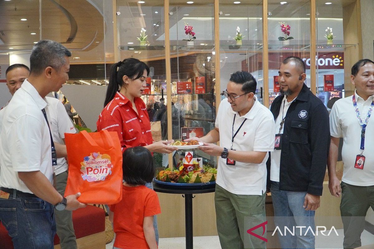 Telkomsel Resmikan Wajah Baru GraPARI Sudirman & Living World Pekanbaru
