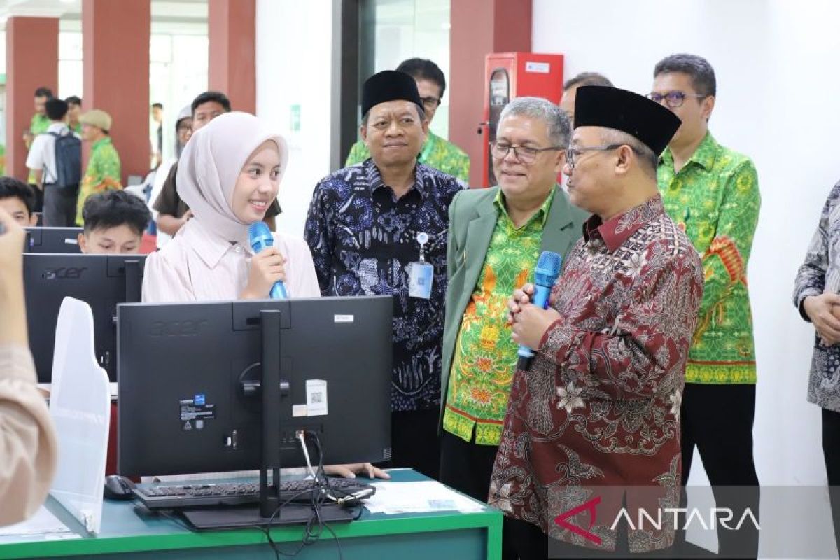 Mendikdasmen tinjau pelaksanaan UTBK-SNBT 2026 di UPN Veteran Jakarta