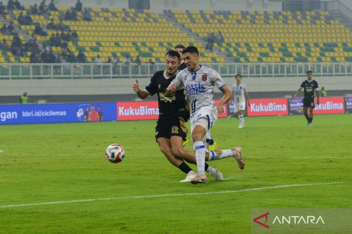 Dewa United kalahkan Persijap Jepara melalui penalti Alex Martins
