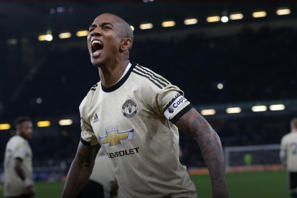 Mantan kapten MU, Ashley Young gantung sepatu akhir musim ini