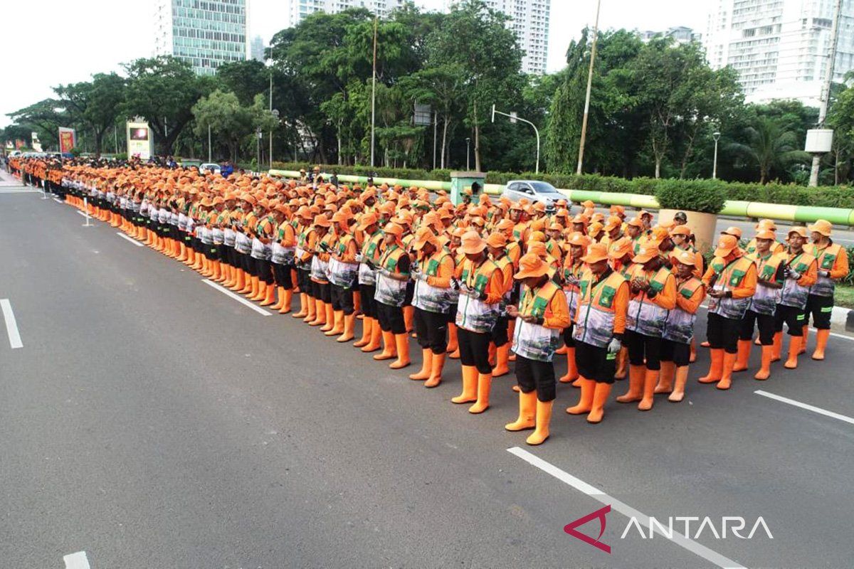 DKI kerahkan 1.400 petugas kebersihan pada peringatan Hari Buruh