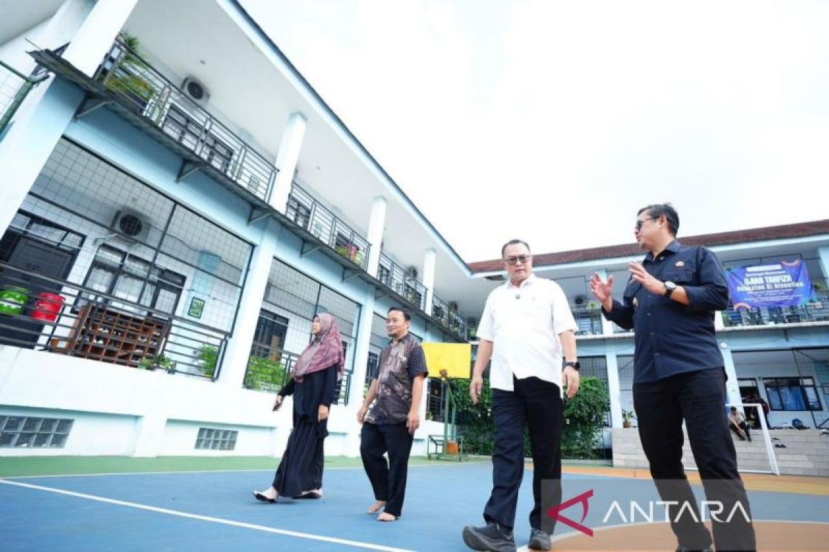 Kepala BRIN beri hadiah siswa SMP berprestasi di bidang keamanan siber