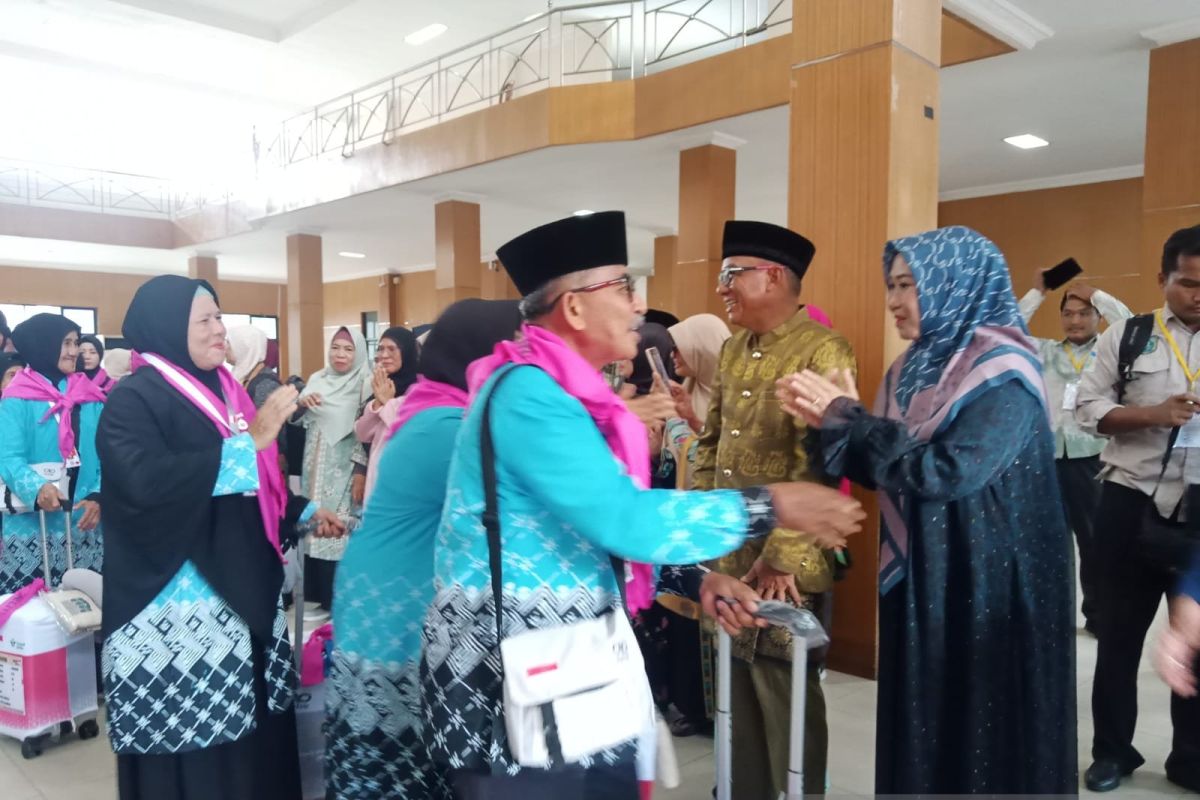 Bupati Belitung harapkan calon haji berdoa untuk kemajuan daerah